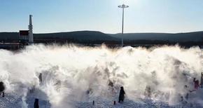 內(nèi)蒙古根河：千人潑水成冰 潑出極寒浪漫