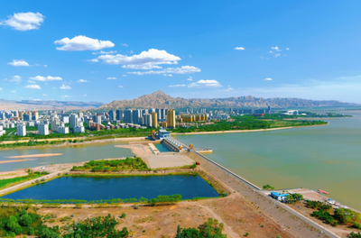 美麗烏海，更向青綠深處行！