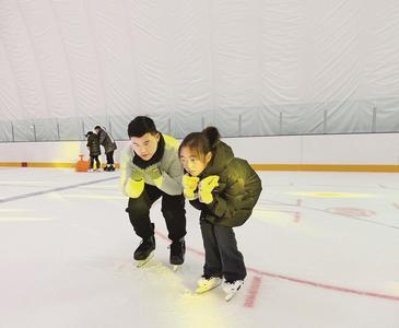 冰雪“燃”情“暖”寒冬