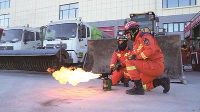 雨雪冰凍災害專業(yè)救援隊拉動演練