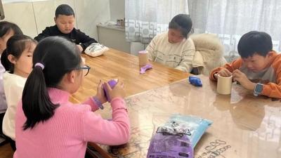 歡樂假期開啟！二連浩特市“共青團(tuán)·伙伴計劃”愛心托管班開班