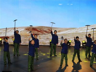 舞臺(tái)劇《烏金歲月》精彩上演 展現(xiàn)烏海拼搏奮進(jìn)開(kāi)拓史