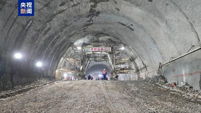 雄忻高鐵全線最長隧道五臺山隧道順利貫通