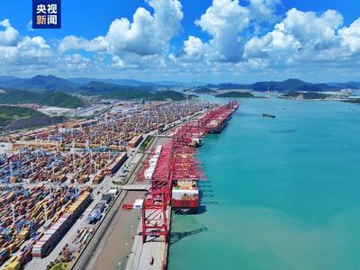 連續(xù)17年全球第一 寧波舟山港2025年貨物吞吐量突破14億噸