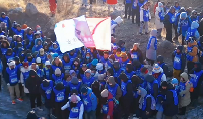 第二屆“凌冰之履”冰河徒步活動鳴槍