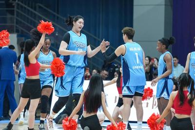 “小巨人”張子宇迎來WCBA首秀