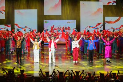 鄉(xiāng)土歡歌“村晚”情 群眾樂享幸福年