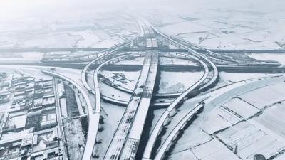 空港通衢起宏圖 青城疾馳向新程