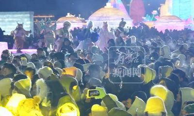 MC一喊，全場游客集體蹦迪大合唱