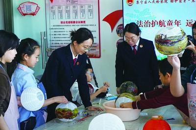 集寧區(qū)：一堂特殊的安全課 檢察官攜手志愿者守護(hù)兒童成長(zhǎng)