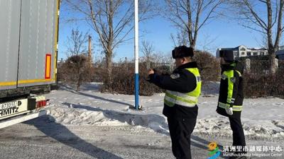 新春走基層 | 清“堵點”護平安 滿城暢通“警”相隨