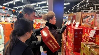 嚴把食品安全關 護航春節(jié)消費安全