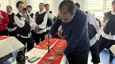 年味拉滿！迎新春送春聯(lián)活動走進錫林社區(qū) | 新春走基層