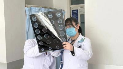 醫(yī)者有擔當！賈芳慧：堅守重癥一線，以堅守換萬家平安 | 新春走基層·春節(jié)我在崗