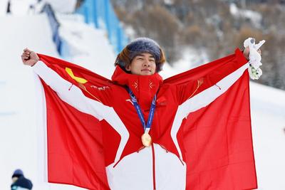 冬奧會∣蘇翊鳴生日奪冠，中國代表團(tuán)迎來米蘭首金