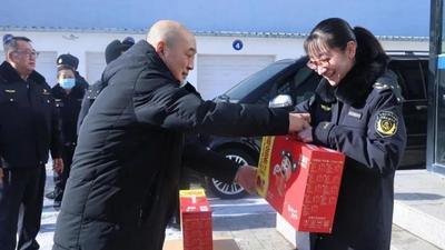 情暖堅守者！二連浩特市總工會“兩節(jié)送溫暖”，關(guān)懷直達一線崗位 | 新春走基層