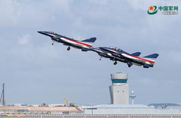 殲-10C精彩亮相第十屆新加坡航展