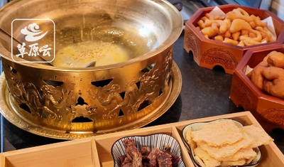 在英國(guó)留學(xué)的內(nèi)蒙古小伙 自制鍋茶果條燒麥解鄉(xiāng)愁