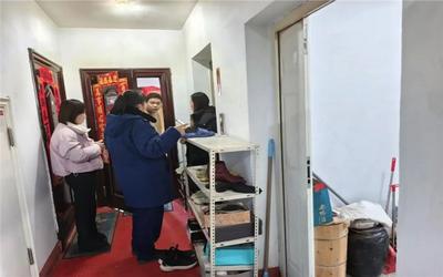 準格爾旗南苑社區(qū)：樓道“減負” 幸?！凹哟a”