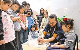 沉浸式体验非遗技艺  