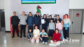 浙江游客盛贊：“你們就是冰天雪地中最美的光！