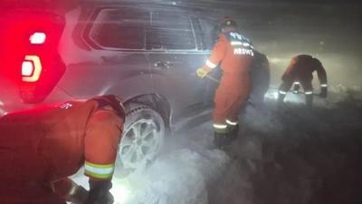 暴雪封路！呼倫貝爾消防全程在線