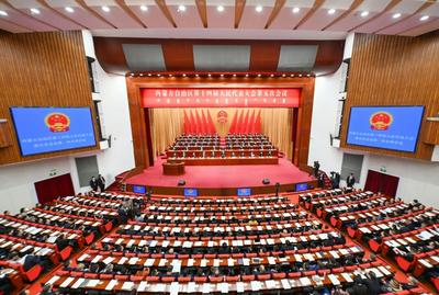 自治區(qū)十四屆人大五次會(huì)議開幕 王偉中主持 包鋼作政府工作報(bào)告