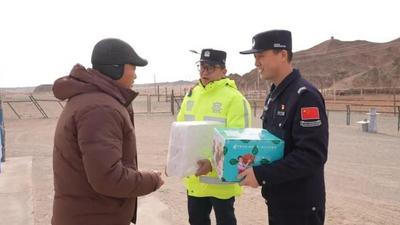 2026新春走基層丨阿拉善戈壁“警郵”：守護(hù)團(tuán)圓的“最后一公里”