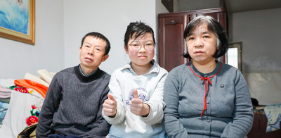 【歡歡喜喜過大年】 13歲女孩患紅斑狼瘡休學(xué)在家 新春慰問期盼更多愛心接力