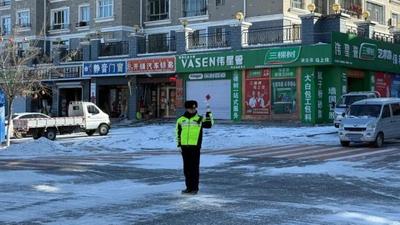 迎戰(zhàn)風雪護通途 滿洲里市多部門聯(lián)動保障交通運輸安全