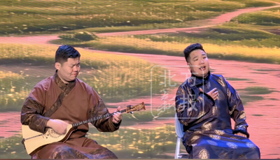 阿希達組合現(xiàn)場唱響《等你歸來》 熱情邀約五湖四海的朋友來漫游青城