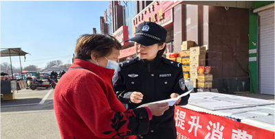 多部門擺攤設(shè)點 為群眾送上“平安大禮包”