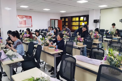 芳華如錦?花香同行！人保財險呼和浩特市分公司花式獻禮三八婦女節(jié)