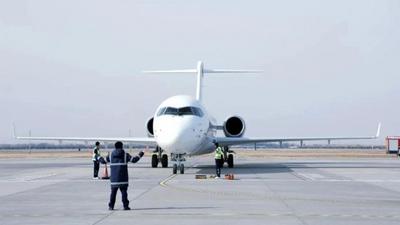 新增航線 航班優(yōu)化！C909國產民機成功首航阿拉善