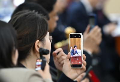 【2026全國(guó)兩會(huì)】高清圖集|內(nèi)蒙古代表團(tuán)開(kāi)放團(tuán)組活動(dòng)備受中外媒體關(guān)注