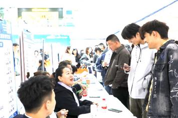 春風(fēng)送崗 職等你來(lái)