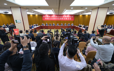 內(nèi)蒙古代表團(tuán)舉行開(kāi)放團(tuán)組活動(dòng) 王偉中包鋼與媒體記者互動(dòng)