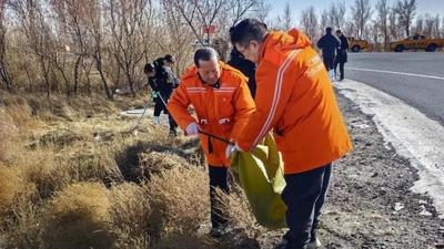 學(xué)雷鋒見行動！交通人用實干擦亮文明底色