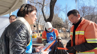 瑞眾保險呼和浩特中支為環(huán)衛(wèi)工人開展金融教育宣傳活動