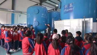 二連浩特市農(nóng)牧和水務(wù)局開展“中國水周”節(jié)水科普進(jìn)校園活動(dòng)