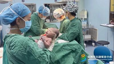 跨越國界守護母嬰平安 滿洲里市人民醫(yī)院成功為俄羅斯高齡產(chǎn)婦實施剖宮產(chǎn)手術(shù)