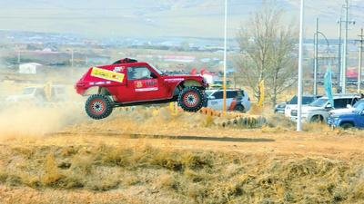 穿越渾善達克“二月二龍?zhí)ь^”汽車拉力賽暨千車萬人冰雪大穿越賽事活動啟幕