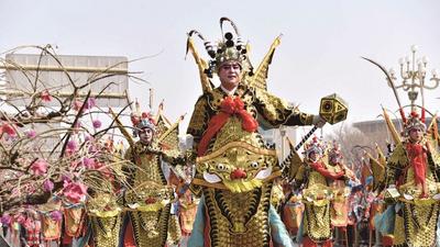 八省區(qū)高蹺大巡游