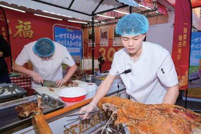 立體化產(chǎn)銷“一張網(wǎng)”　草原鮮美“原味”出圈 ——內(nèi)蒙古優(yōu)質(zhì)農(nóng)畜產(chǎn)品暢達全國觀察