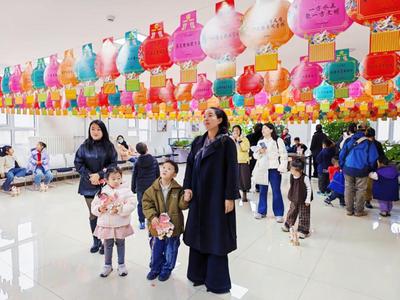 豐鎮(zhèn)市圖書館舉辦元宵節(jié)系列活動(dòng)：猜燈謎啟智慧 做花燈迎元宵