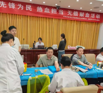 巴彥淖爾市應(yīng)急管理局組織干部職工積極參加“先鋒為民，熱血擔(dān)當(dāng)”無償獻血活動