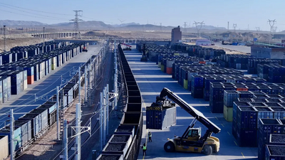 全國試點(diǎn)！烏海市60余輛電動重卡投入運(yùn)行