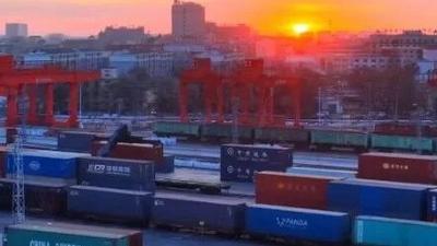 突破600列！“十五五”開局中通道“鋼鐵駝隊(duì)”跑出開放新速度