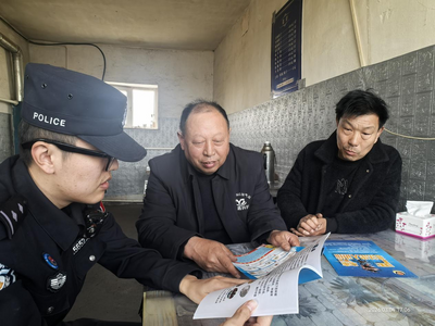 巴音溫都爾邊境派出所開展“護(hù)航新時(shí)代·法律伴我行”主題宣傳活動(dòng)