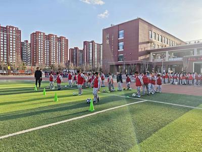 兩學(xué)校獲評(píng)全國校園足球特色學(xué)校 察右前旗將足球納入青少年成長“必修課”